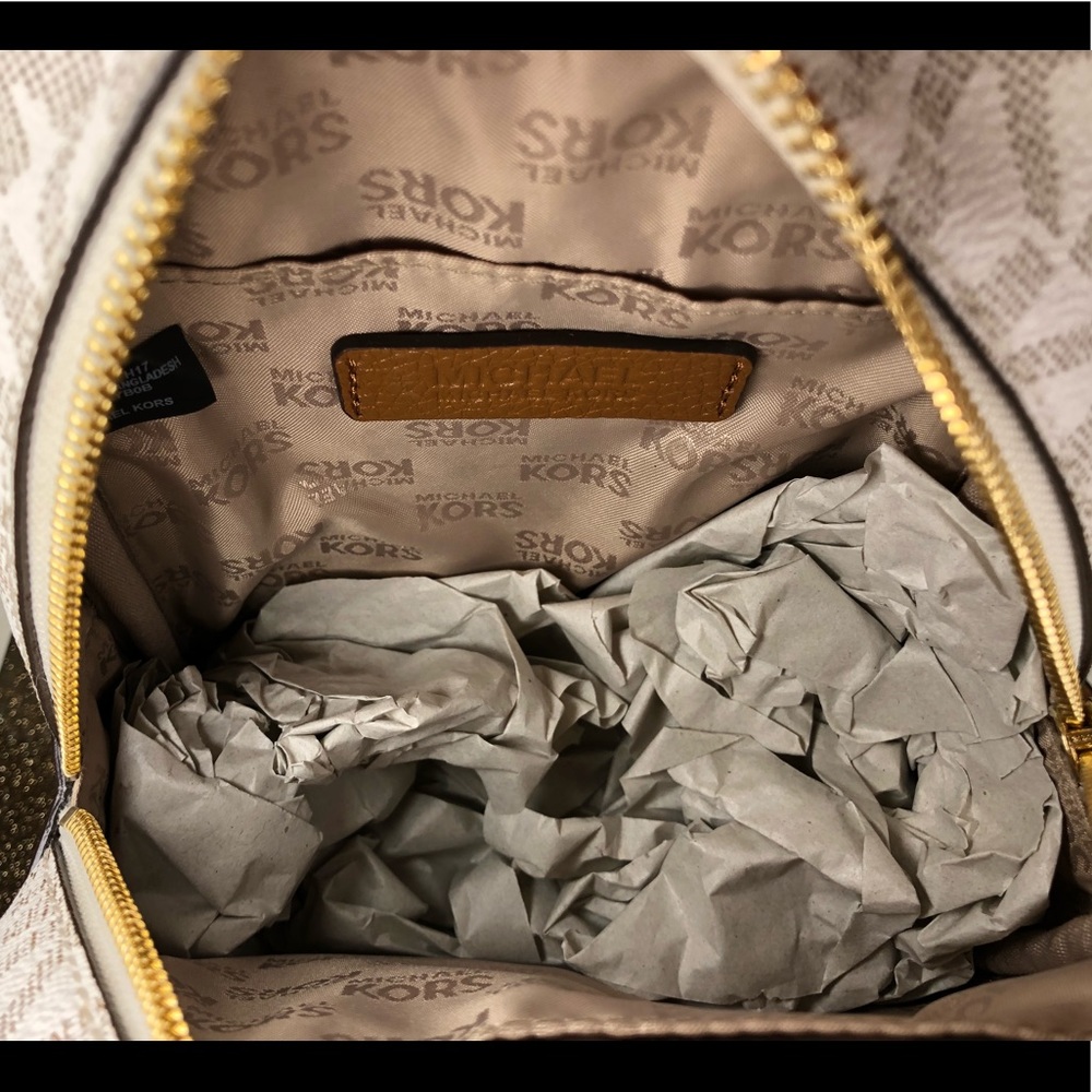 Last one🔥 Michael Kors Abbey XS Backpack - Picture 7 of 8